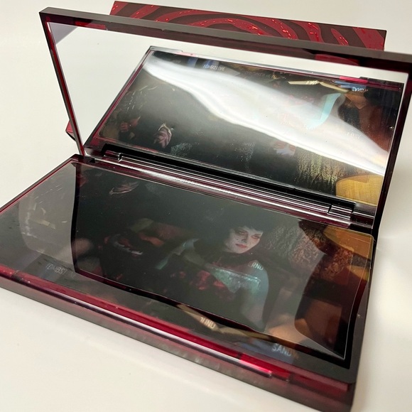 Melt Cosmetics x Beetlejuice Waiting Room Palette - Picture 4 of 11